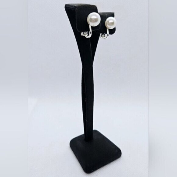 2 Pairs - Clip on Faux Pearl Earrings - Picture 8 of 9